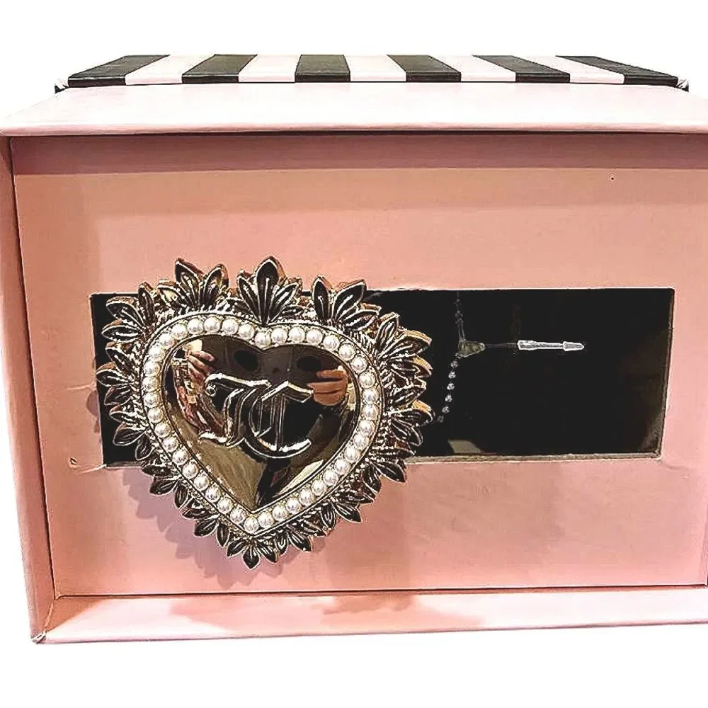 Juicy Couture JC Logo Heart Shaped Heart/Pearl‎ Buckle Boxed Belt